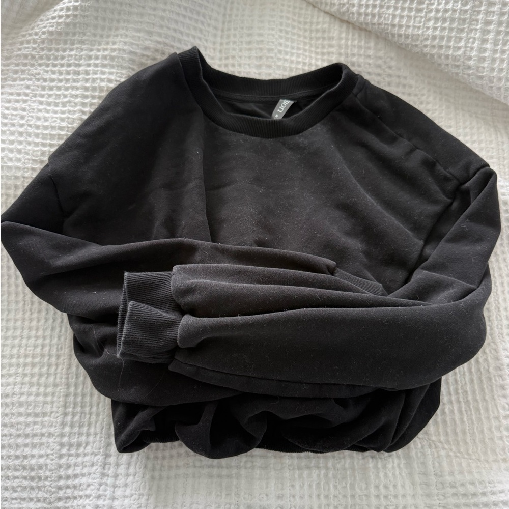 Vuori Cropped Black Sweatshirt